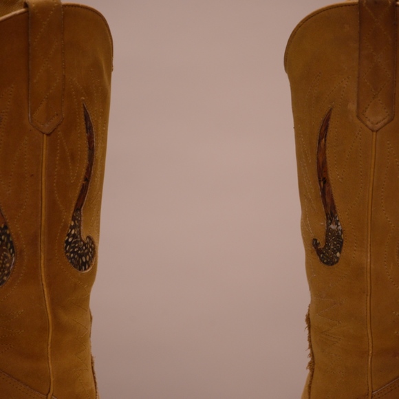 Real leather western style boot w/carving - Picture 3 of 6